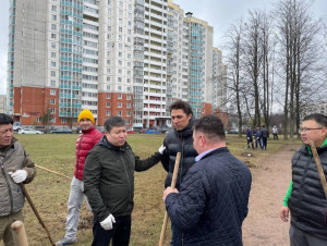 Nurbek Satvaldiev and Representatives of Kyrgyz Diaspora in St. Petersburg Took Part in Volunteer Cleanup 