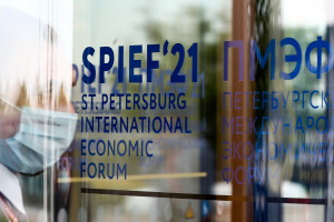 Парламентарии принимают участие в Петербургском международном экономическом форуме