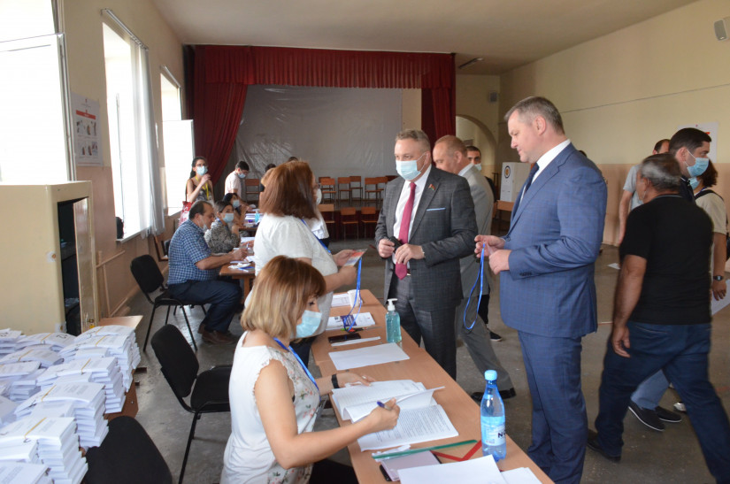 Наблюдатели от МПА СНГ присутствовали при открытии участков на досрочных парламентских выборах в Республике Армения