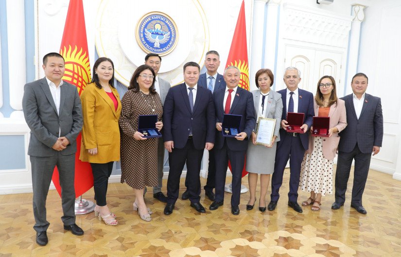 Talant Mamytov Presented IPA CIS Awards to MPs and Secretariat Staff Members 