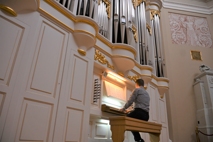 После летних каникул в Таврическом дворце возобновляются органные концерты