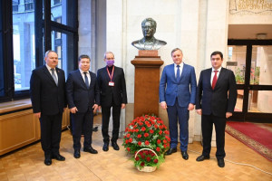 Leadership of IPA CIS Council Secretariat Laid Flowers at Bust of Chingiz Aitmatov on Writer’s Birthday