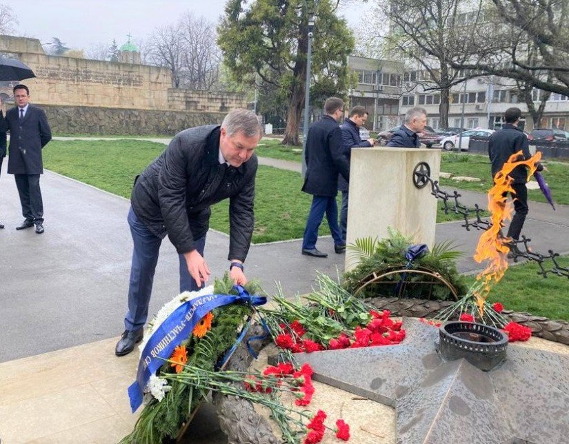 IPA CIS Observers at General Elections in Serbia Laid Flowers at Monument to Liberators of Belgrade