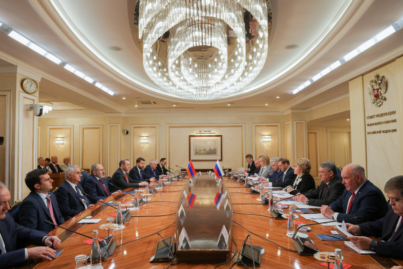 Руководители российского парламента обсудили с Премьер-министром Армении Николом Пашиняном вопросы сотрудничества двух стран