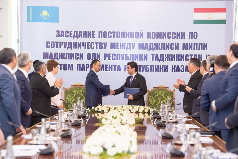 Спикеры Казахстана и Таджикистана обсудили вопросы межпарламентского сотрудничества
