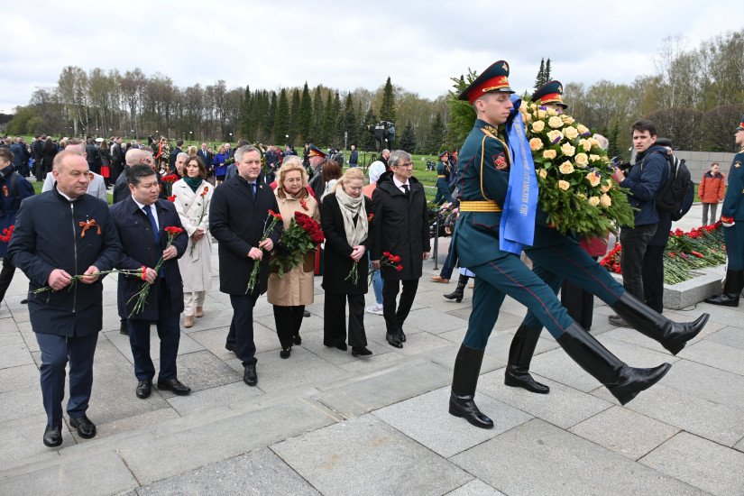 IPA CIS Delegation Laid Flowers at Piskarevsky Memorial