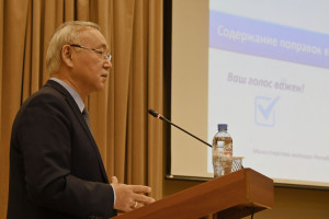 Казахстанский сенатор Султанбек Макежанов рассказал о референдуме обучающимся в Санкт-Петербурге соотечественникам