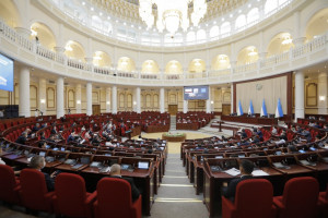 Депутаты Узбекистана продлили срок обсуждения изменений в Конституцию на две недели