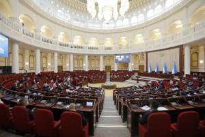Uzbek MPs Extended Period for Discussion on Amendments to Constitution 