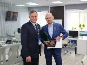 Dmitriy Kobitskiy Congratulated Radik Batyrshin on 30th Anniversary of Mir TV and Radio Company