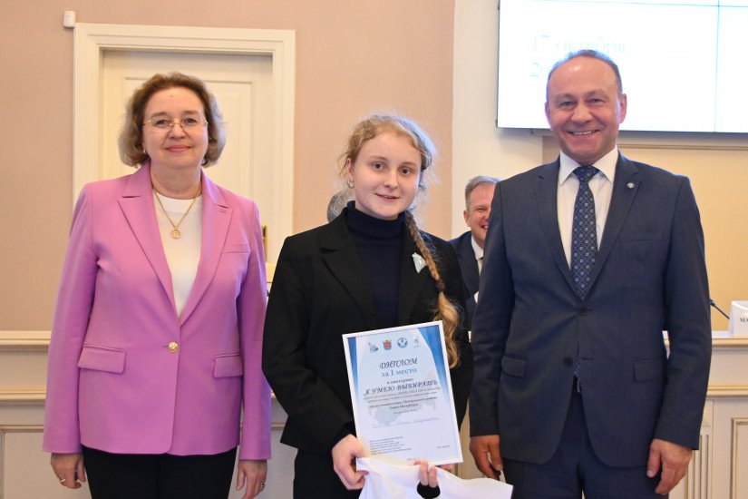 First School Olympiad “I Know How to Choose” Took Place in Tavricheskiy Palace