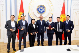 Парламентариям Кыргызстана вручили памятные награды МПА СНГ