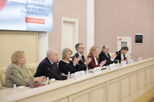 Деятели искусства из стран Содружества обсудили роль русского театра за рубежом 
