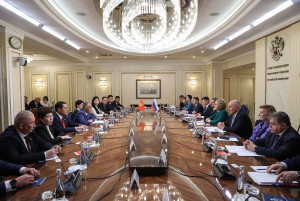 Глава Жогорку Кенеша Кыргызстана встретился с руководством российского парламента