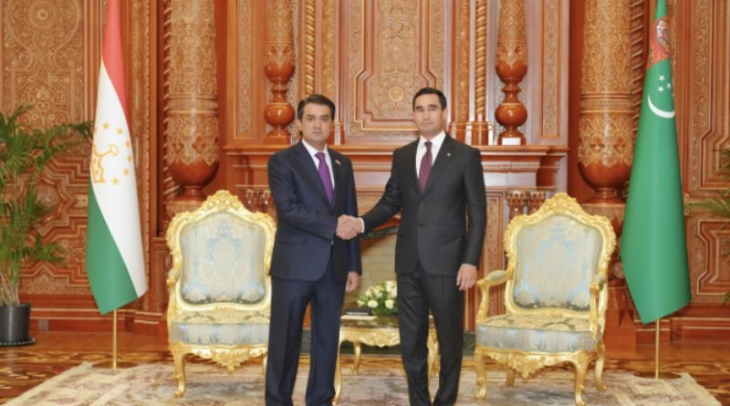 Президент Туркменистана встретился с руководством таджикского парламента