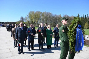 IPA CIS Delegation Laid Flowers at Piskarevsky Memorial 