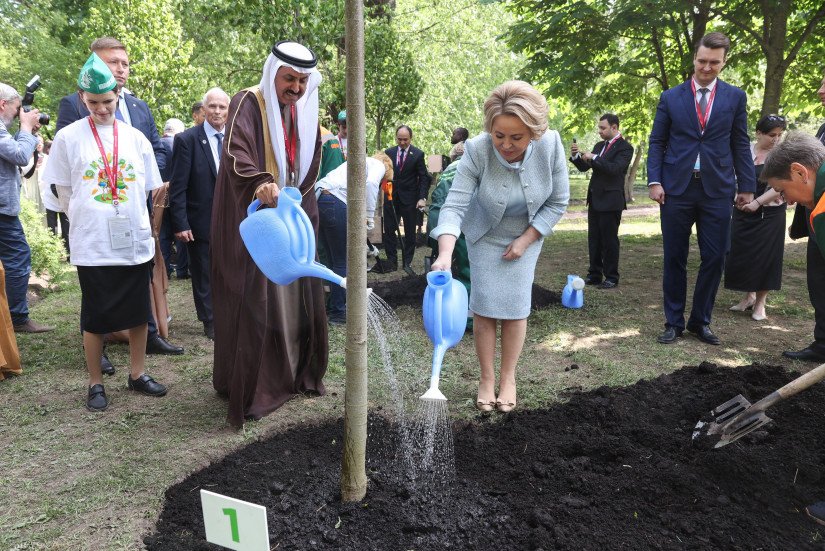 Nevsky International Ecological Congress Ended with Tree Planting in Tavricheskiy Garden