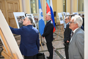 Photo Exhibition Dedicated to 100th Anniversary of Heydar Aliyev Opened in Tavricheskiy Palace