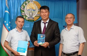 Наблюдатели от МПА СНГ посетили избирательный участок в Бишкеке 