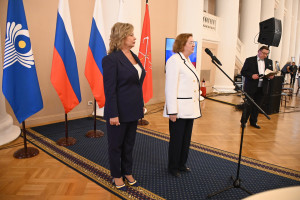 В Таврическом дворце торжественно отметили День Государственного флага России