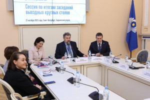 Russian Language Training, Work of Translators and Legal Linguistics in CIS  Discussed at Roundtables in Tavricheskiy Palace 
