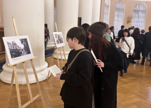 Фотовыставка «Петербург -  в мире, мир - в Петербурге…» открылась в Таврическом дворце
