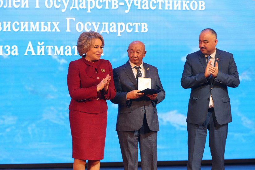 В Бишкеке вручена премия имени Чингиза Айтматова
