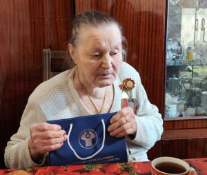 Жительницу блокадного Ленинграда навестили в Баку международные наблюдатели
