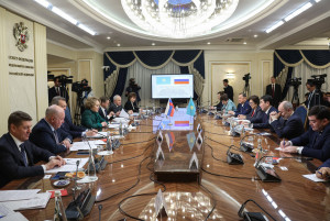 Председатель Мажилиса Парламента Казахстана находится с официальным визитом в России