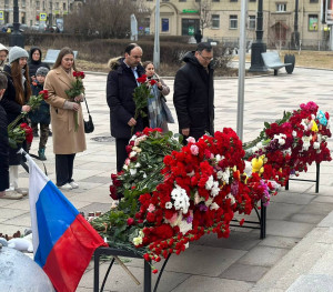 Представители парламентов стран Содружества возложили цветы в память о жертвах теракта 