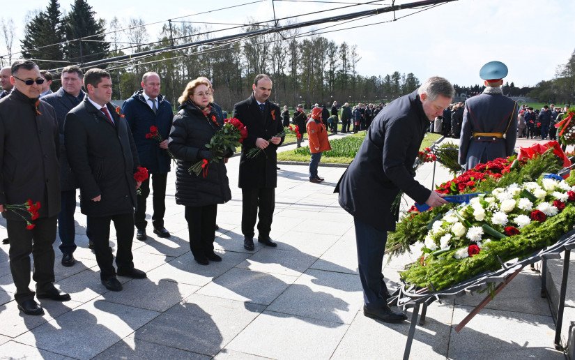 IPA CIS Delegation Took Part in Flower-laying Ceremony at Piskarevsky Memorial Cemetery