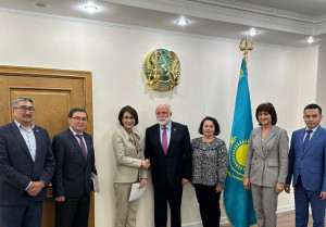 Представители МПА СНГ обсудили вопросы лекарственного обеспечения с Министром здравоохранения Казахстана