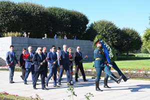 На Пискаревском мемориале состоялась торжественно-траурная церемония в День памяти жертв блокады Ленинграда