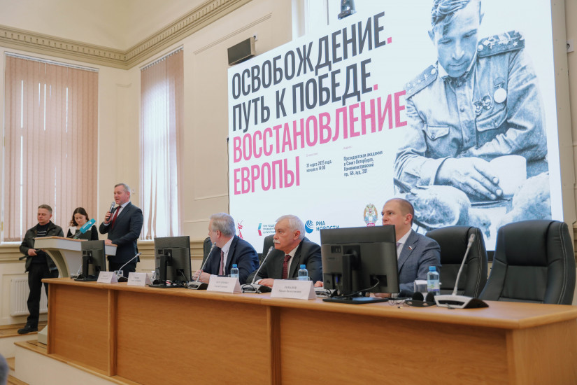 Дмитрий Кобицкий принял участие в открытии выставки, посвященной освобождению Европы