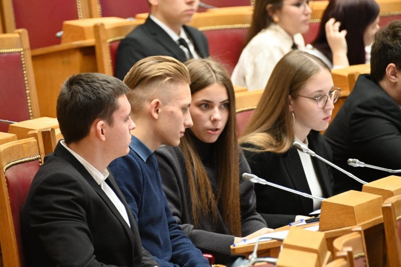 Более 1700 человек приняли участие в Международной олимпиаде по гуманитарным наукам для школьников стран СНГ