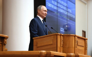 Vladimir Putin Urged Russian Lawmakers to Strengthen CIS Contacts 