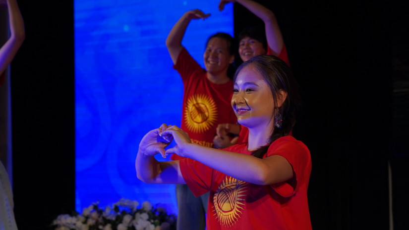 Делегация Кыргызстана рассказала о своей стране на форуме «Дети Содружества»