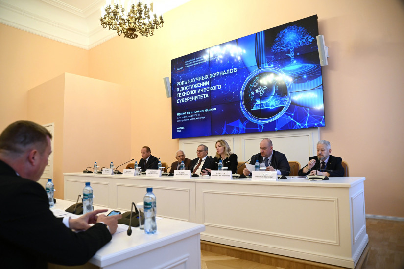 Научный суверенитет, инновации в профобразовании и новые смыслы в обучении для креативной экономики обсудили в Таврическом дворце