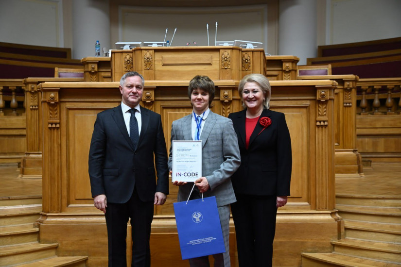 Победителей школьного конкурса эссе наградили на Международном научно-образовательном конгрессе стран СНГ Победителей школьного конкурса эссе наградили на Международном научно-образовательном конгрессе стран СНГ