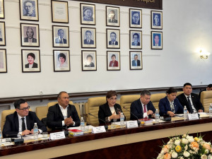 Международные наблюдатели от МПА СНГ ознакомились с работой судебной системы в ходе подготовки парламентских выборов в Кыргызстане