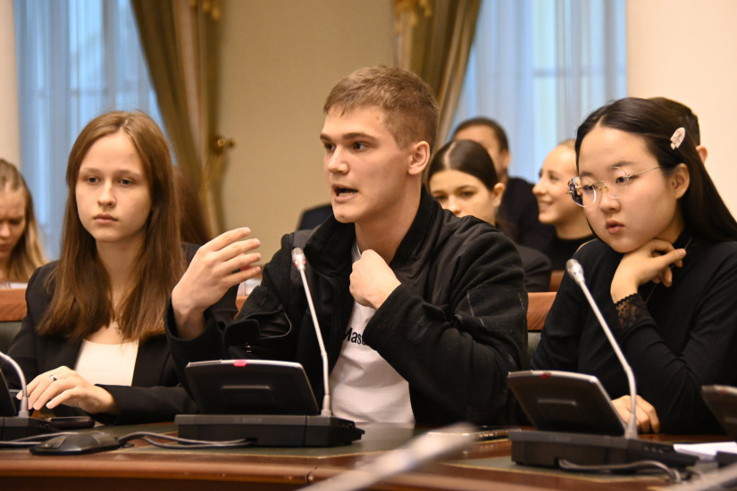 Студенты провели дебаты о роли искусственного интеллекта в политической жизни и электоральном процессе Студенты провели дебаты о роли искусственного интеллекта в политической жизни и электоральном процессе