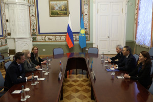 Нурлан Абдиров и Элла Памфилова обсудили актуальные вопросы сотрудничества