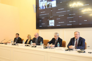 Цифровые вызовы демократии: круглый стол по использованию ИИ на выборах прошел в Таврическом дворце