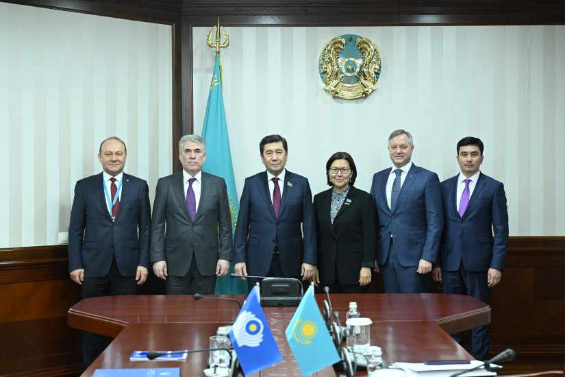 Зияфет Аскеров и Дмитрий Кобицкий встретились с Ерланом Кошановым Зияфет Аскеров и Дмитрий Кобицкий встретились с Ерланом Кошановым