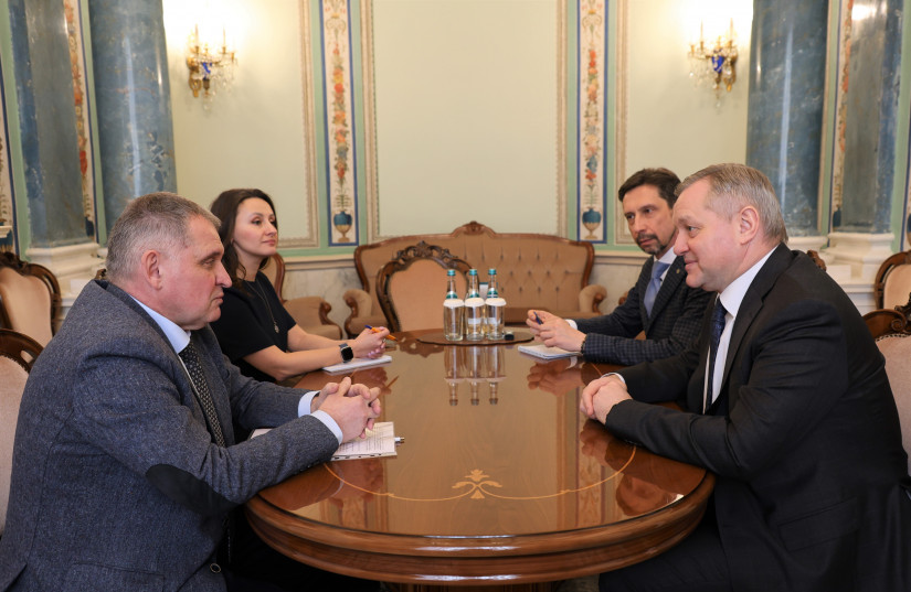 Дмитрий Кобицкий встретился с руководством телекомпании «Мир» Дмитрий Кобицкий встретился с руководством телекомпании «Мир»