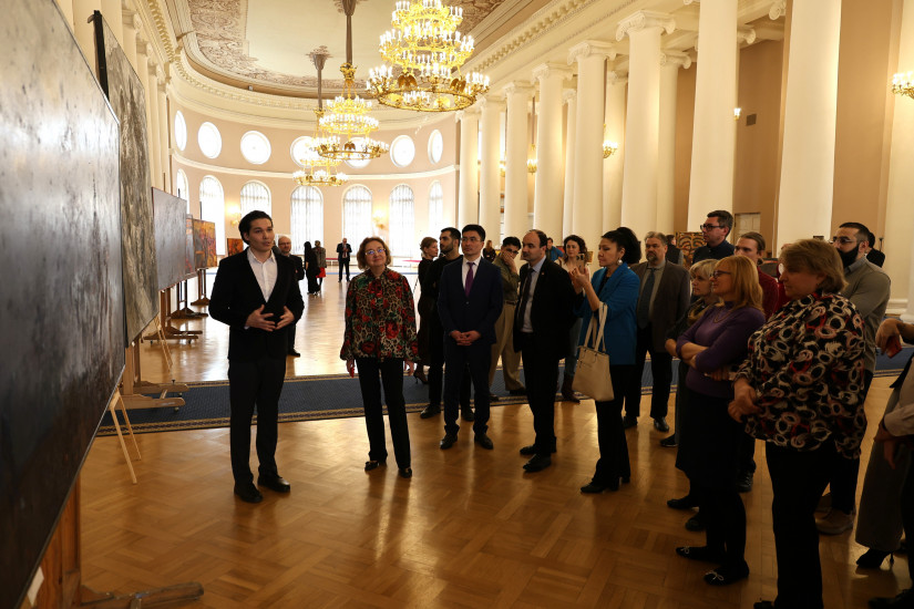 В Таврическом дворце открылась выставка Талгата Досманова В Таврическом дворце открылась выставка Талгата Досманова