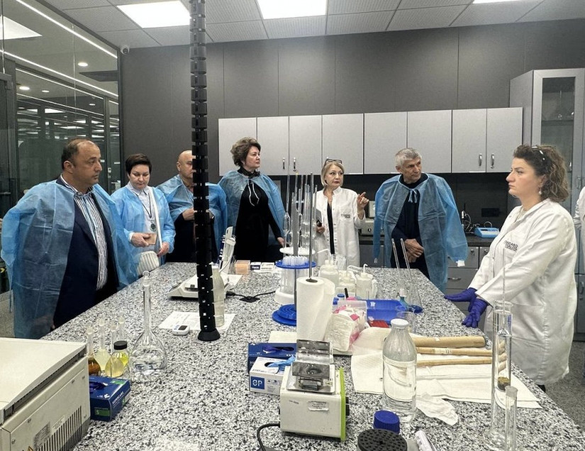 Парламентарии стран Содружества посетили агропредприятие и лабораторию в Армении Парламентарии стран Содружества посетили агропредприятие и лабораторию в Армении