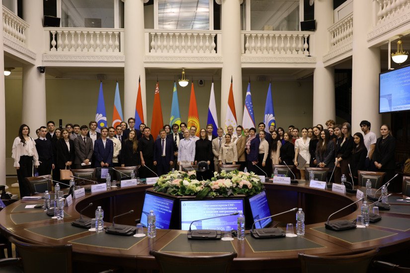 Digital Historiography and Fight Against Fakes: New Tools for Young Researchers of Parliamentarism