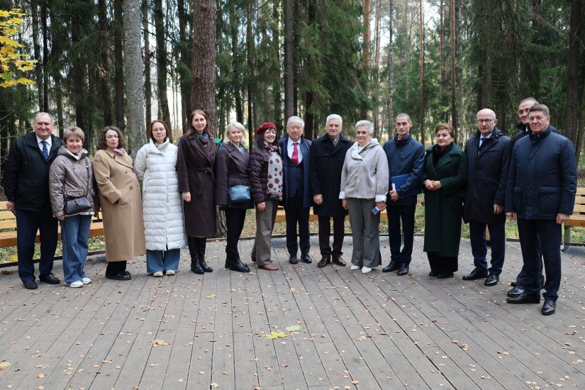 CIS Parliamentarians Hold Off-Site Meeting in Lomonosov