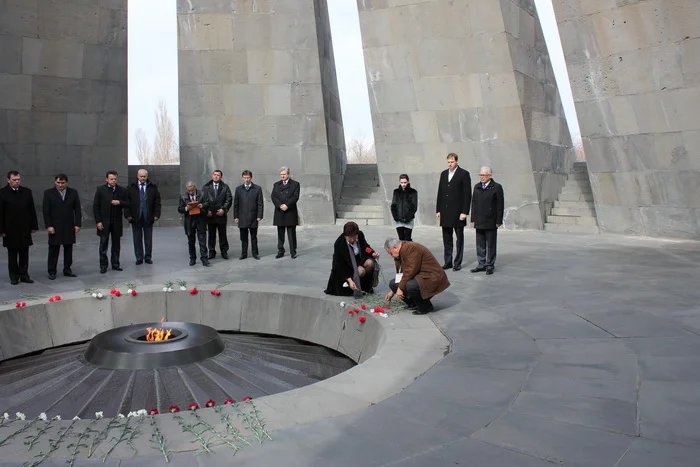 Наблюдатели почтили память жертв Геноцида армян